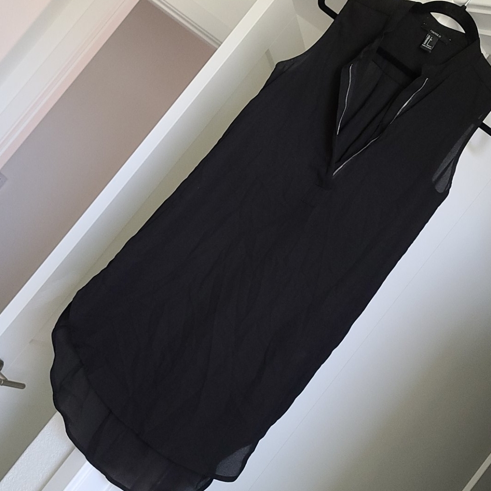 Black sleeveless dress